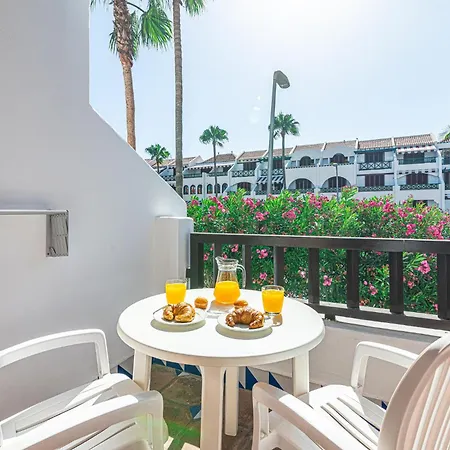 Americas - On The Golden Mile - As De Casas